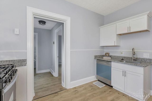 4458 W Eighth Street, Cincinnati, OH 45238