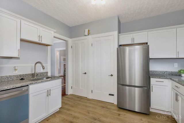 4458 W Eighth Street, Cincinnati, OH 45238