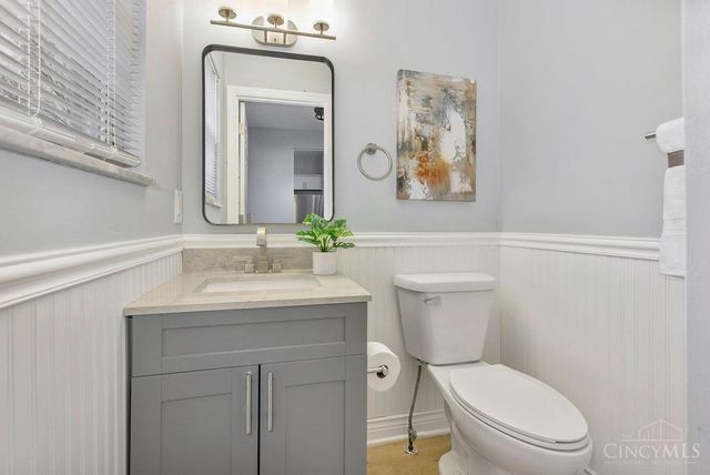 4458 W Eighth Street, Cincinnati, OH 45238