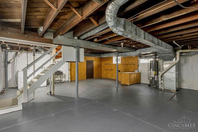 4458 W Eighth Street, Cincinnati, OH 45238