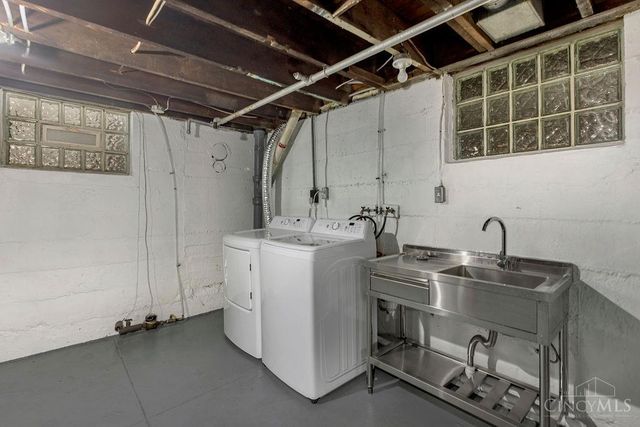 4458 W Eighth Street, Cincinnati, OH 45238