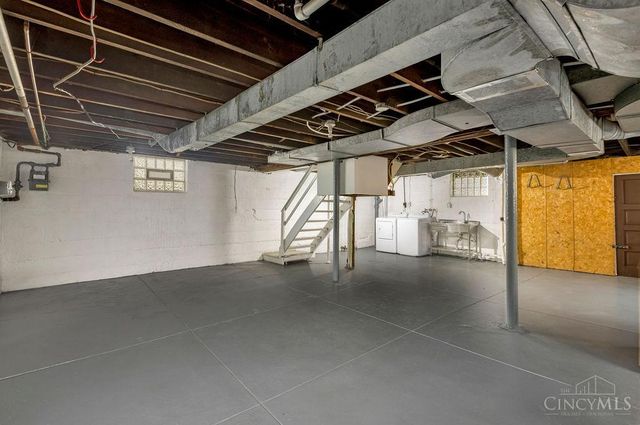 4458 W Eighth Street, Cincinnati, OH 45238