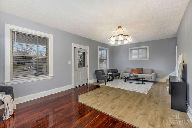 4458 W Eighth Street, Cincinnati, OH 45238