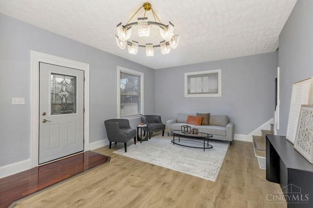 4458 W Eighth Street, Cincinnati, OH 45238