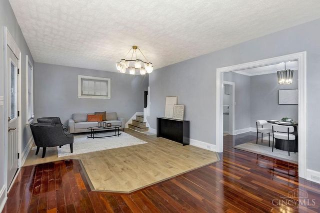 4458 W Eighth Street, Cincinnati, OH 45238