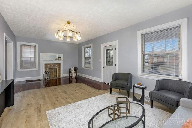 4458 W Eighth Street, Cincinnati, OH 45238