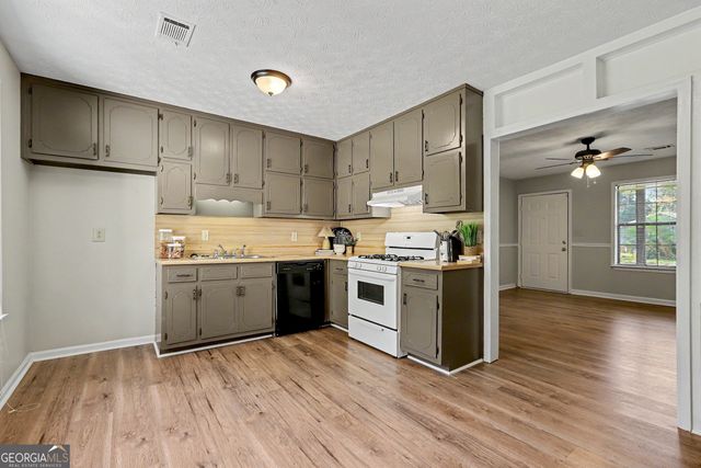 1252 Labelle Street, Jonesboro, GA 30238