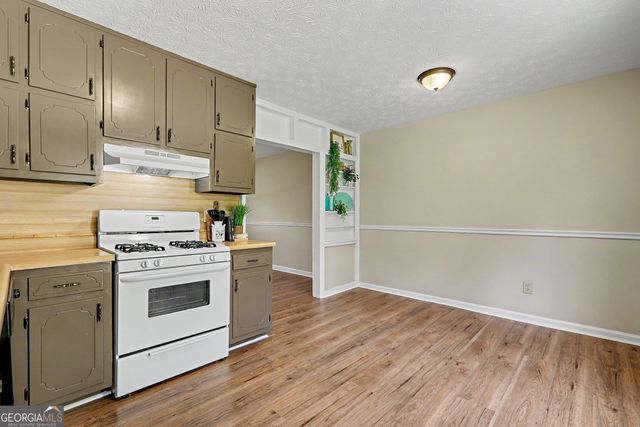 1252 Labelle Street, Jonesboro, GA 30238