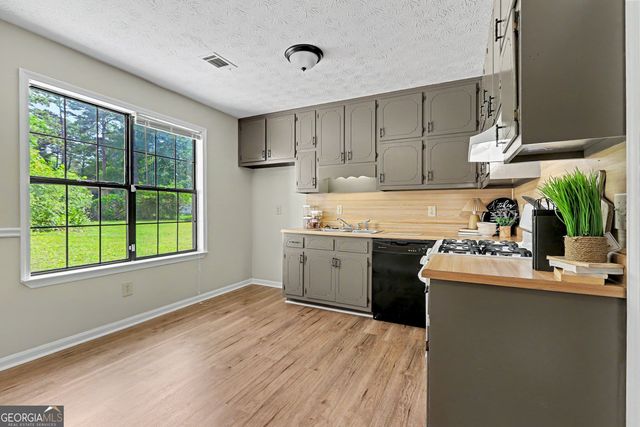 1252 Labelle Street, Jonesboro, GA 30238