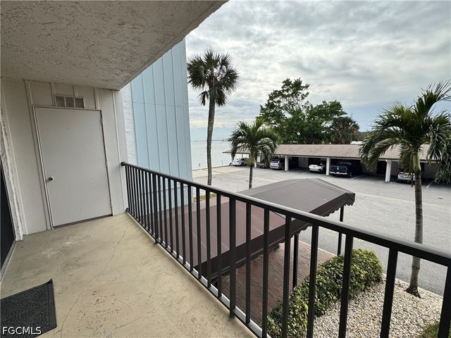 3490 N Key DR 203, North Fort Myers, FL 33903