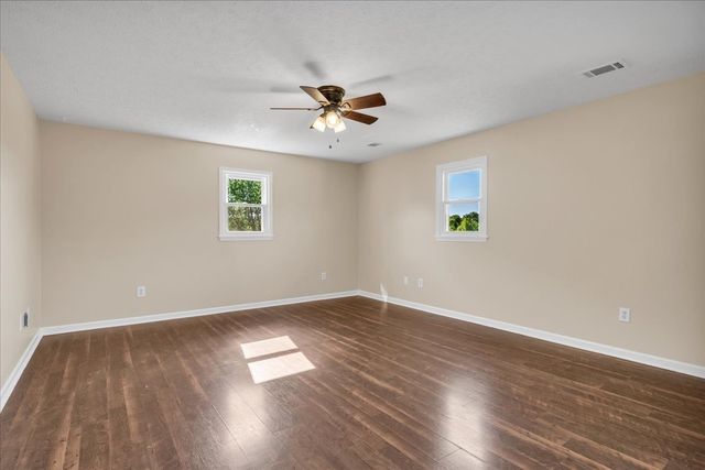 2072 McMahan Hollow Rd, Pleasant View, TN 37146
