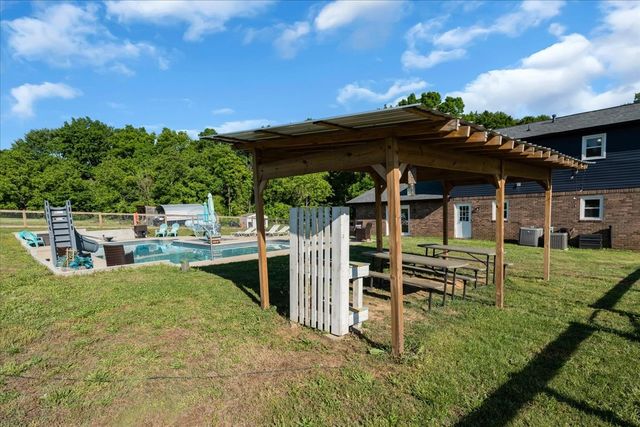 2072 McMahan Hollow Rd, Pleasant View, TN 37146