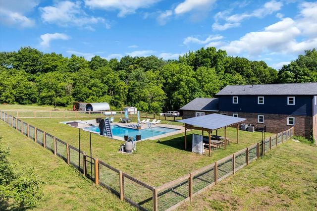 2072 McMahan Hollow Rd, Pleasant View, TN 37146