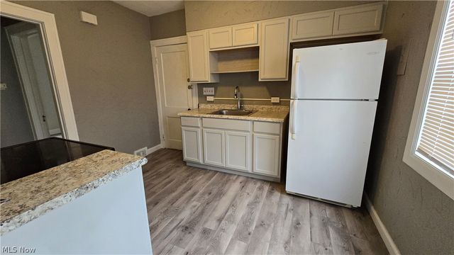 5240 State Road, Parma, OH 44134