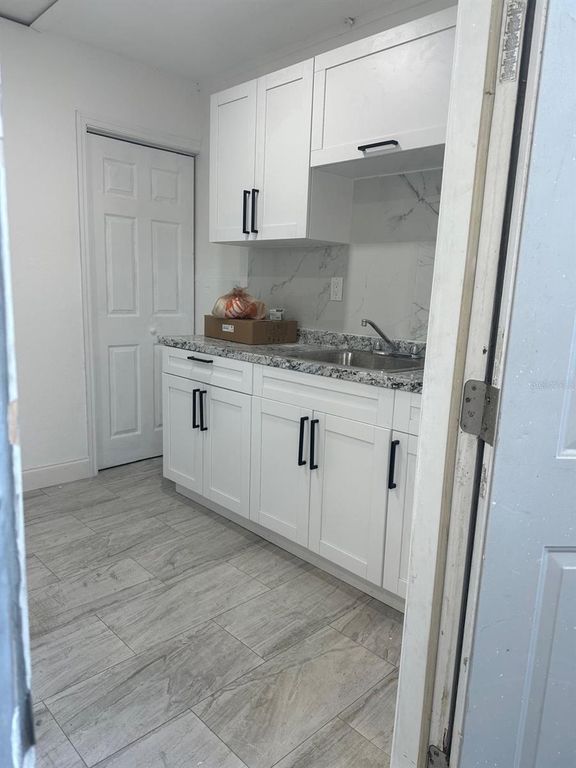 Image 8 of property listing at 7035 SANDALWOOD DRIVE, Port Richey, FL 34668