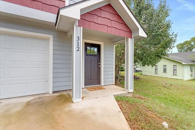 312 E Day Street, Denison, TX 75021