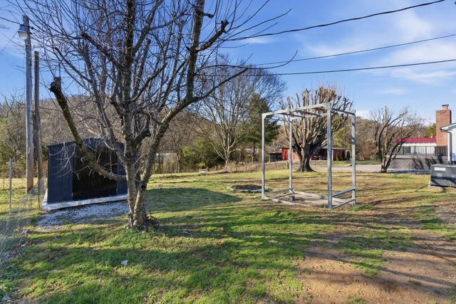 31 Horseshoe Bend Ln, Elmwood, TN 38560