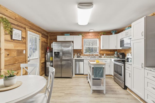 31 Horseshoe Bend Ln, Elmwood, TN 38560