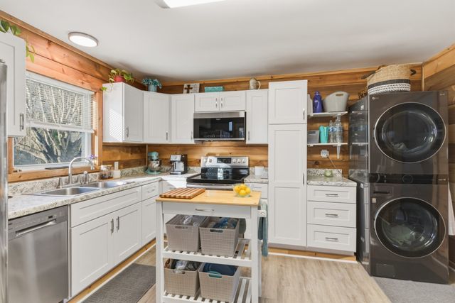 31 Horseshoe Bend Ln, Elmwood, TN 38560