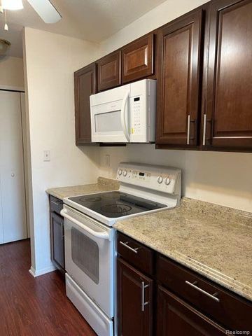 30204 SOUTHFIELD Road A223, Southfield, MI 48076