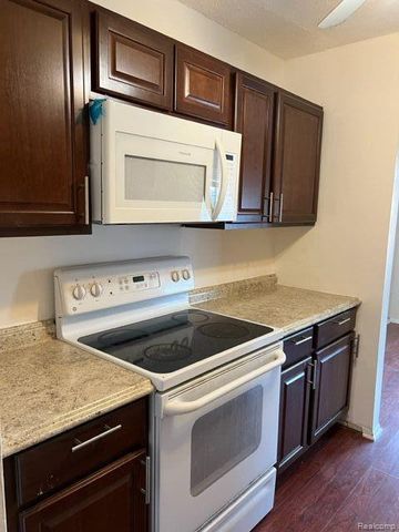 30204 SOUTHFIELD Road A223, Southfield, MI 48076