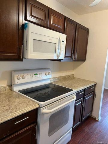 30204 SOUTHFIELD Road A223, Southfield, MI 48076