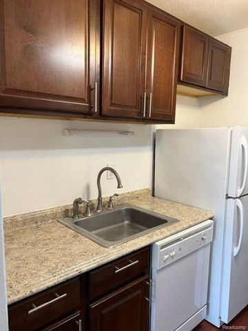30204 SOUTHFIELD Road A223, Southfield, MI 48076
