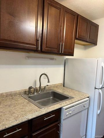 30204 SOUTHFIELD Road A223, Southfield, MI 48076