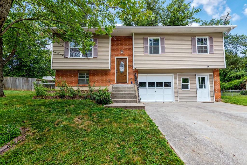 1685 W BORIS DR, Columbia, MO 65203