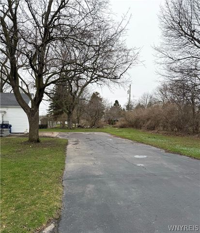 223 Harding Road, Amherst, NY 14221