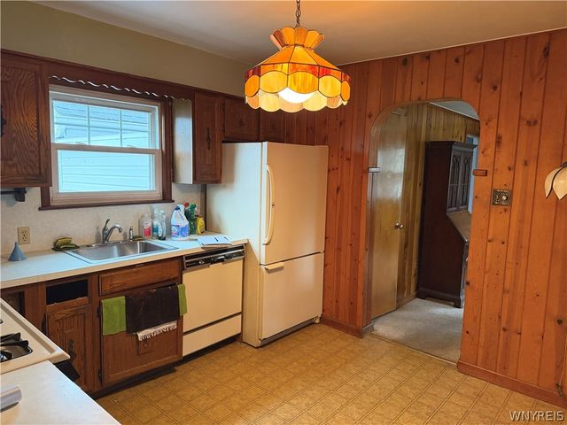 223 Harding Road, Amherst, NY 14221
