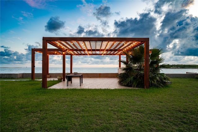 204 Bayshore Dr, Ingleside, TX 78362