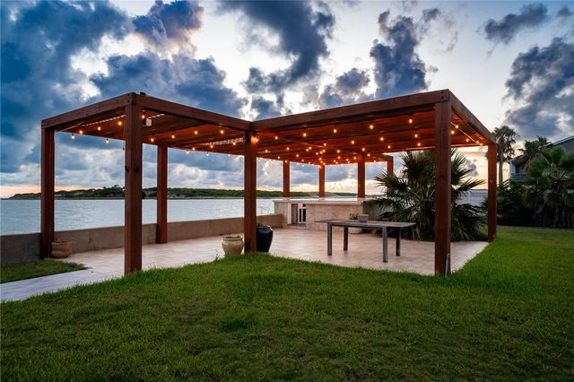 204 Bayshore Dr, Ingleside, TX 78362