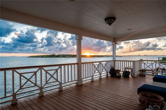 204 Bayshore Dr, Ingleside, TX 78362