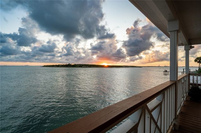 204 Bayshore Dr, Ingleside, TX 78362