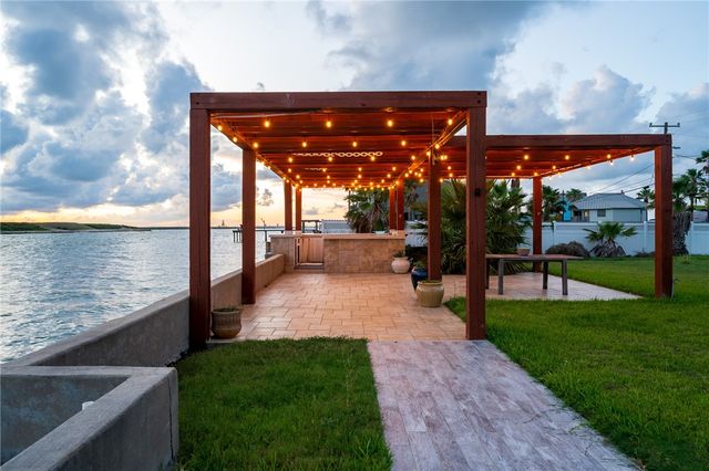 204 Bayshore Dr, Ingleside, TX 78362