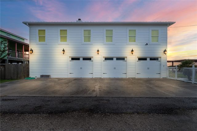 204 Bayshore Dr, Ingleside, TX 78362