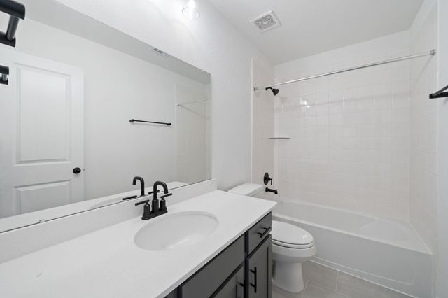 3915 Silver Falls Lane, League City, TX 77573