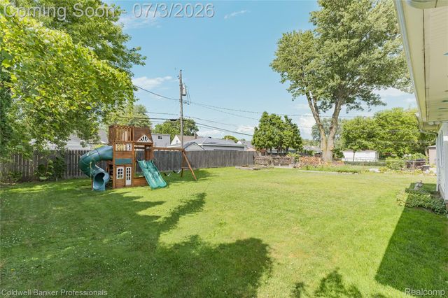 20913 Bon Brae Street, St. Clair Shores, MI 48081