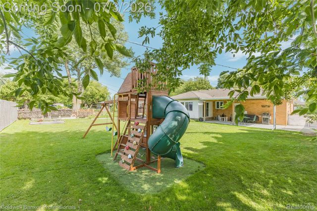 20913 Bon Brae Street, St. Clair Shores, MI 48081