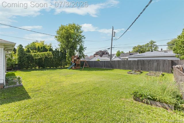 20913 Bon Brae Street, St. Clair Shores, MI 48081
