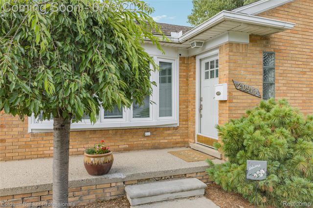 20913 Bon Brae Street, St. Clair Shores, MI 48081