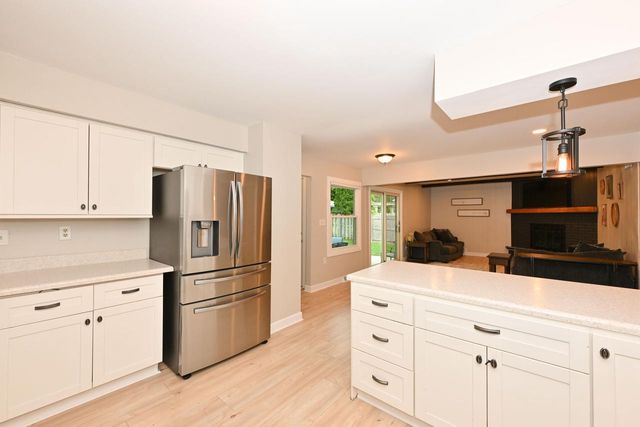300 E Parkway Estates DRIVE, Oak Creek, WI 53154
