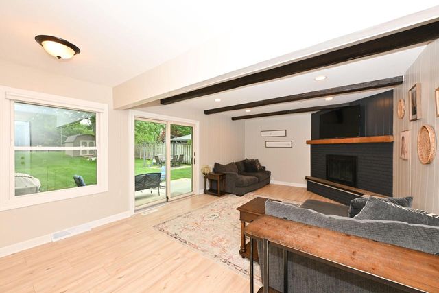 300 E Parkway Estates DRIVE, Oak Creek, WI 53154