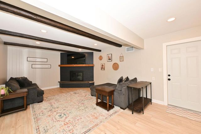 300 E Parkway Estates DRIVE, Oak Creek, WI 53154