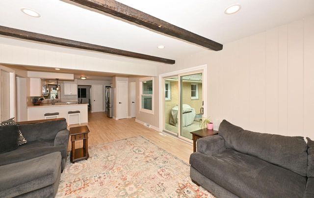 300 E Parkway Estates DRIVE, Oak Creek, WI 53154
