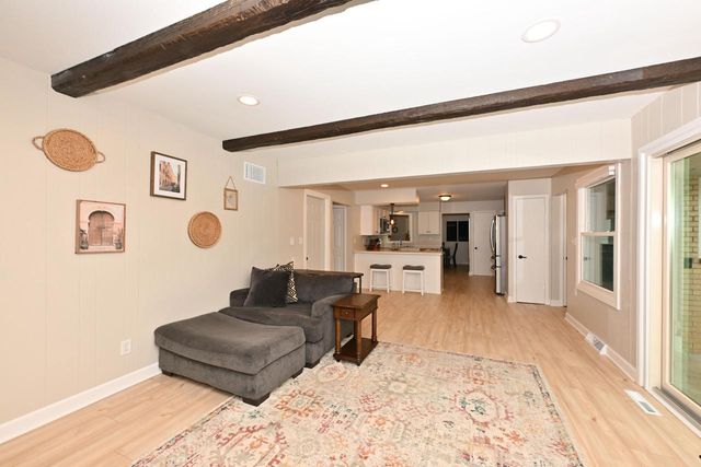 300 E Parkway Estates DRIVE, Oak Creek, WI 53154