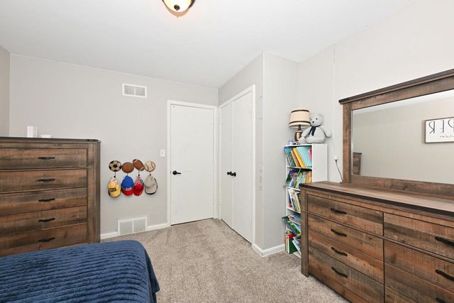 300 E Parkway Estates DRIVE, Oak Creek, WI 53154