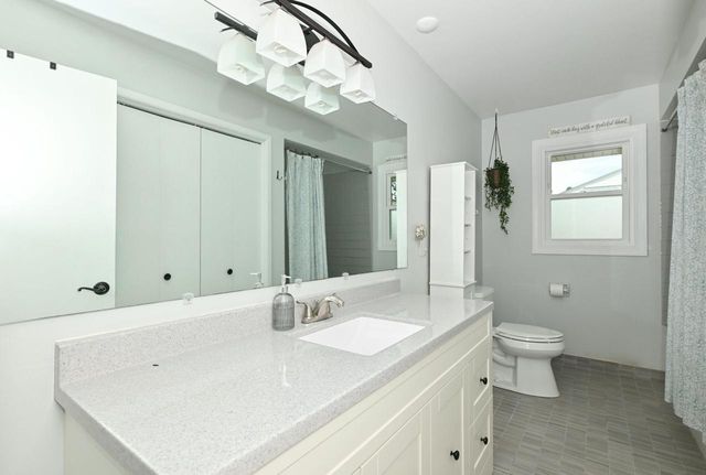 300 E Parkway Estates DRIVE, Oak Creek, WI 53154