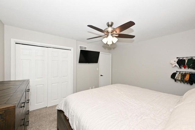 300 E Parkway Estates DRIVE, Oak Creek, WI 53154